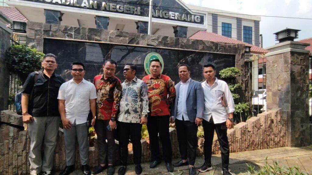 Kuasa hukum Li Sam Ronyu, Charles Situmorang, SH., MH dan Tim