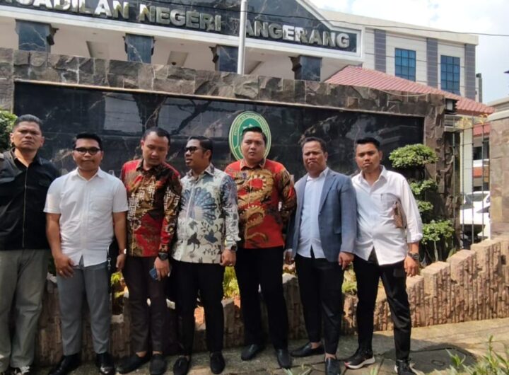 Kuasa hukum Li Sam Ronyu, Charles Situmorang, SH., MH dan Tim