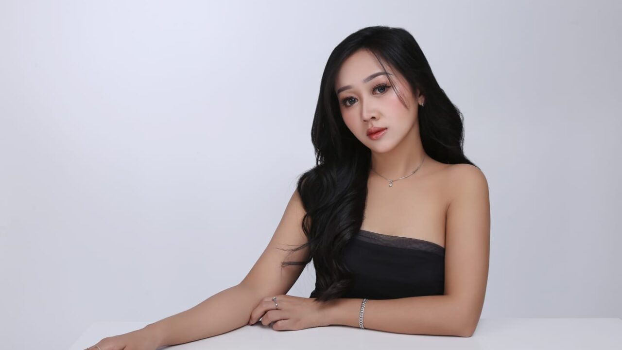 Penyanyi Cantik Florina Edhita