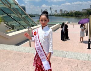 Aleeya Kenalkan Batik Indonesia di Malaysia