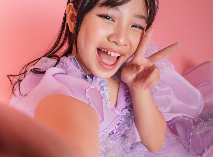 Nuansa Sakura Warnai MV “Aku Bahagia” Etenia Croft, Ajak Penonton Rayakan Kebahagiaan Sejati