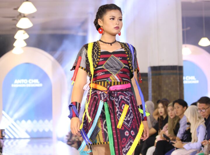 Aurora, Model Remaja 14 Tahun Bersinar di Indonesia Fashion Runway Museum Mandiri